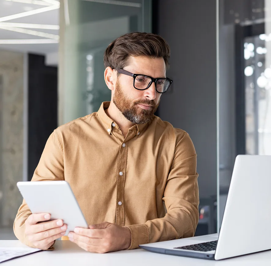 Manager Using Tablet And Laptop, Enterprise Grade It And Connectivity Solutions From Ttgi